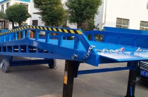 移動(dòng)式液壓登車橋